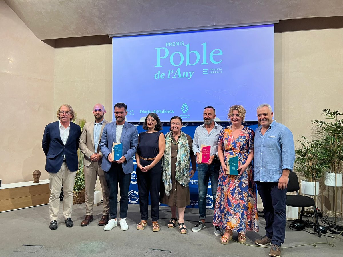 🔵 #Llucmajor, poble marítim de l’any 🐟🌅 dels premis Prensa Ibérica.
Enhorabona batle <a href="/ericjareno/">Éric Jareño</a>, un guardó més que merescut 👏🏼👏🏼