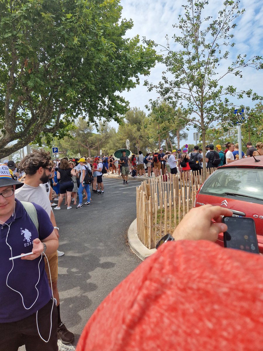 gaaiz's tweet photo. @GPFranceF1 @F1 There are hardly any busses going to the circuit from Ciotat, and loads of people are waiting in a non moving row. Will this be the same tomorrow?? https://t.co/e8U1yfiu7R
