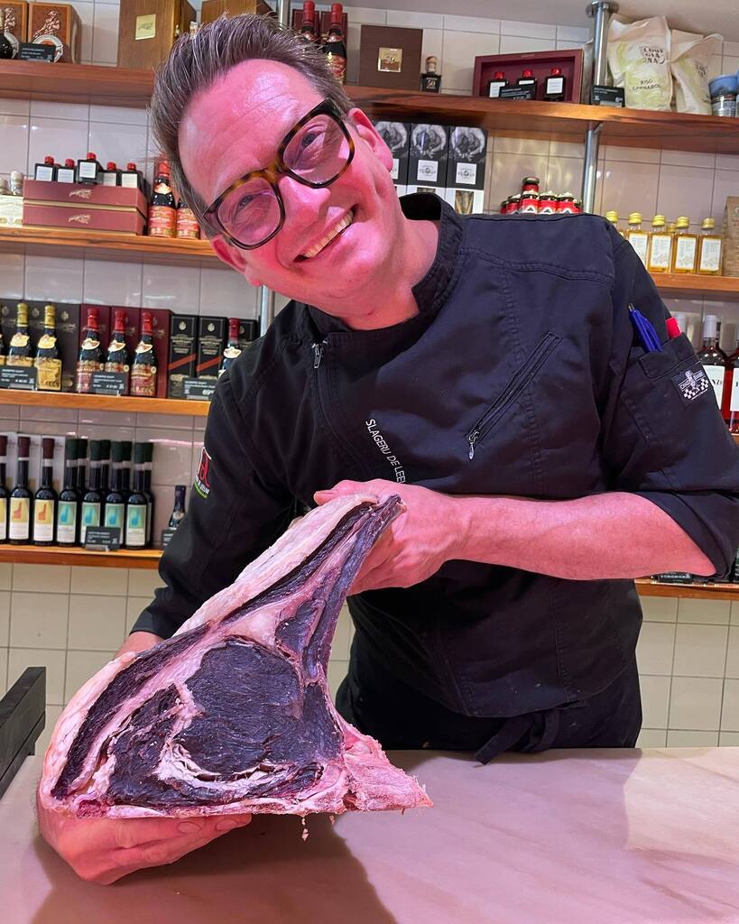 gillespudlowski's tweet photo. Chez la star des bouchers d’Amsterdam @slagerijdeleeuw #arnoveenhof - coup de chapeau au #pastrami de boeuf wagyu et à la côte de bœuf de Galice
#yummy #foodpics #foodstagram #instagood #foodforthought #delicious #gourmandise #fresh #tasty #food #foodpo… https://t.co/77SrfN4YRM https://t.co/f5ACTkDd3d