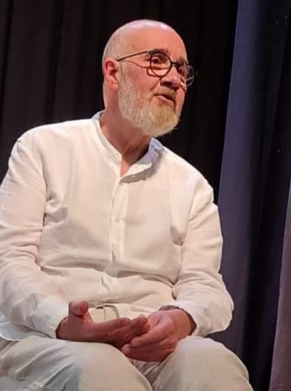 LEGOLAScuentos's tweet photo. #Abuelas, este mozo de la foto es José Campanari, amigo y autor del cuento del mes de julio de #Atrapalabras. Pueden leer su cuento aquí ⏩
https://t.co/zXYG4j5FfN https://t.co/RlM5NzRe6S