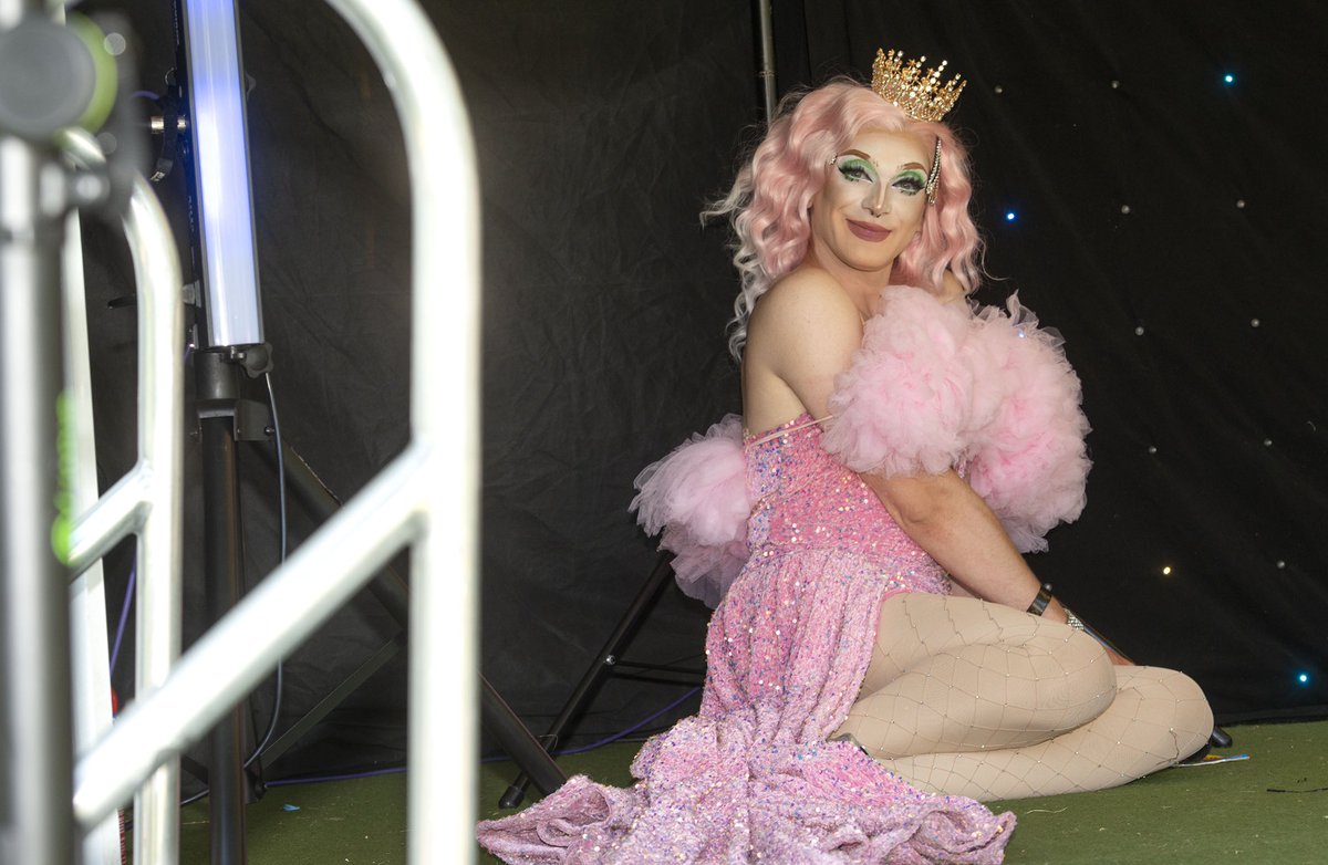 TauntonPrideCIC's tweet photo. The BEAUTIFUL @virinaflower in between hosting The @carewyvern Stage in #VivaryPark
Our very own Ukrainian Princess who lived & studied in Taunton for many years.
Thank you for supporting us again this year we love you!
🌸💖#stagehost #dragqueen #taunton #somerset #LivePride https://t.co/wvotiat1vt