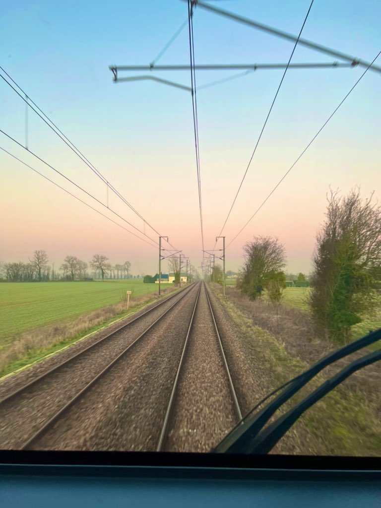 CdbMaxime's tweet photo. @train_nomad Allez je mets une photo de vue en train 🚄
si je gagne j’offrirais le bon d’achat à un de mes abonnés 😎 #Samedivertit https://t.co/qBTBRLXzeR
