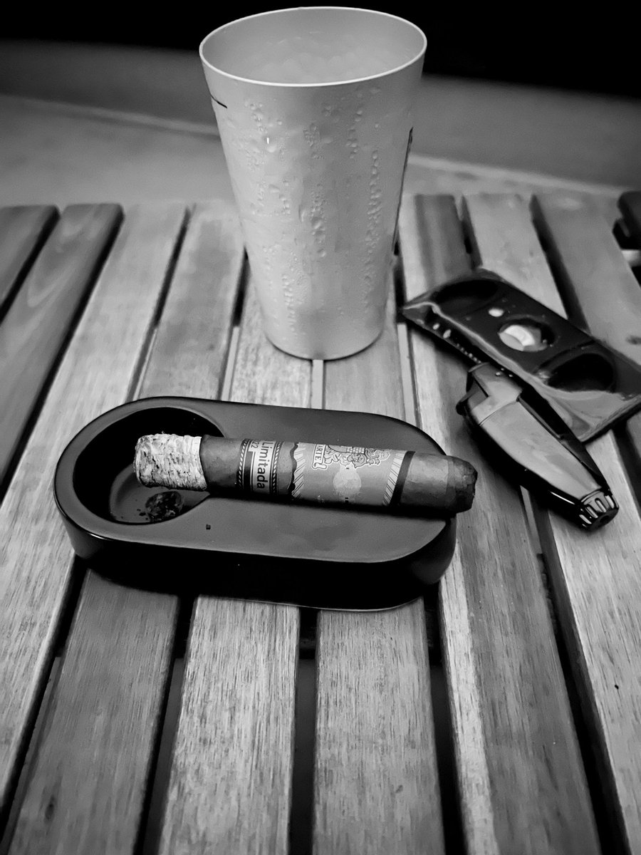hiro_shi_05's tweet photo. ドン・ドゥアルテ ゴールデン ショート 【KAGAYA LIMITADA 2022】

＃葉巻 
＃cigar 
＃ドンドゥアルテ
＃DONDUARTE 
＃ニカラグア https://t.co/J6WDCLVZWB