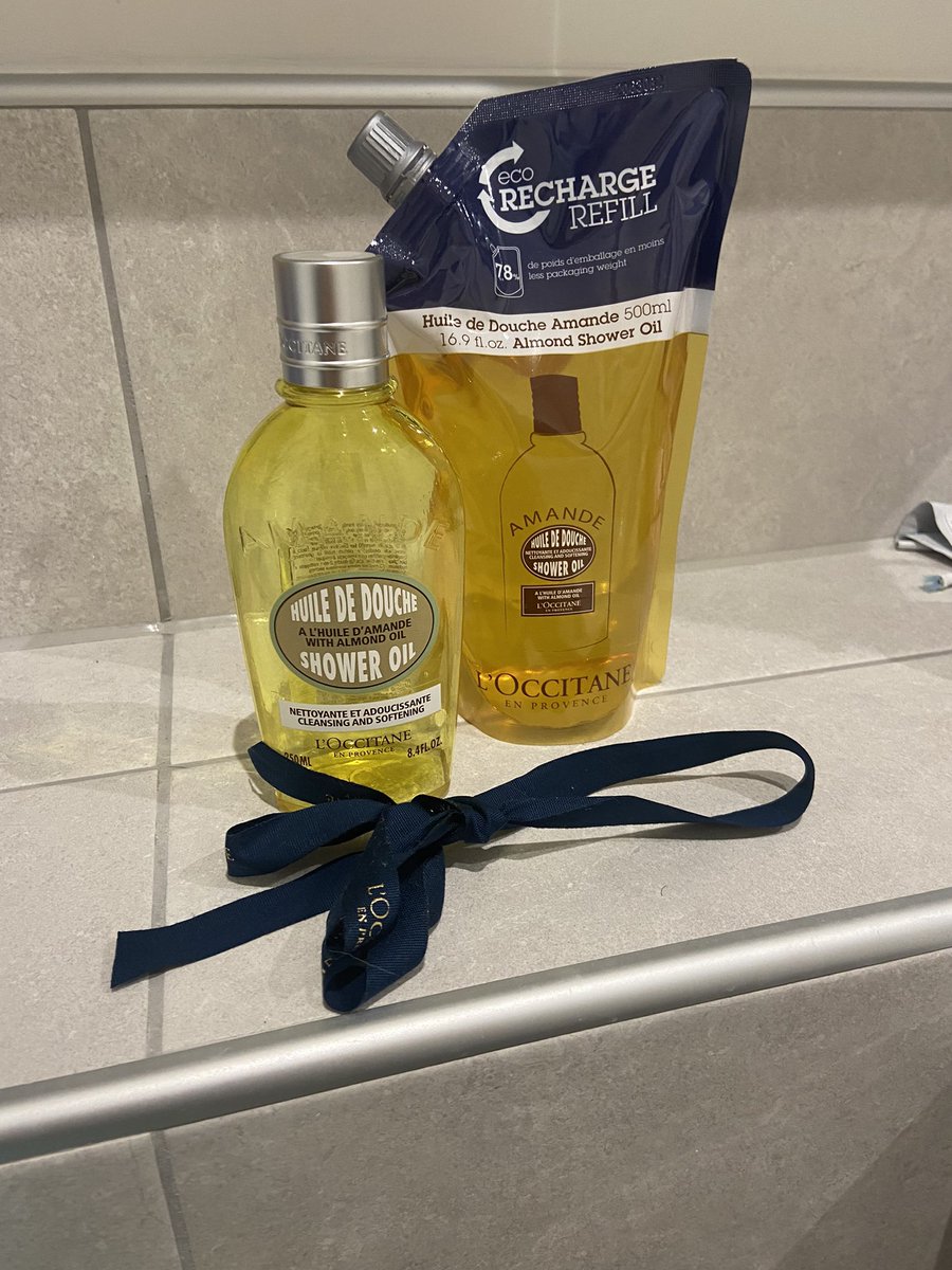 Jobo501's tweet photo. @LOCCITANE_UK purchased this as a refill but how are you supposed to refill the bottle when the lid doesn’t screw off? Myself and husband been trying unsuccessfully 2 days now 🤷🏻‍♀️ https://t.co/yqODPAepS3
