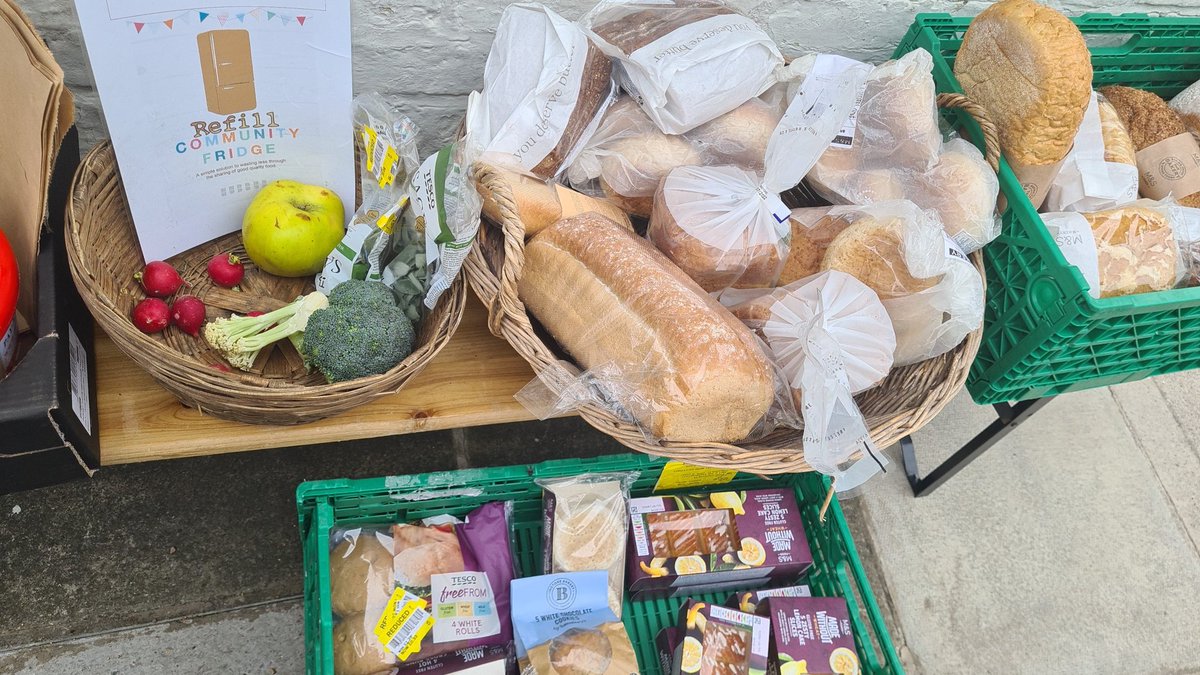 Some delicious gluten free, freshly baked goods and sweet treats alongside the fresh stuff today! #organic #community #reuse #greenliving