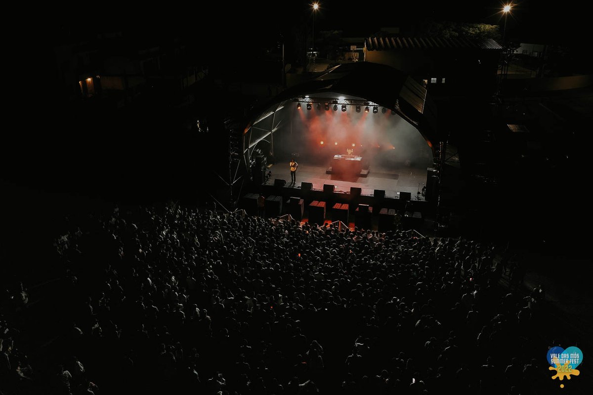 vdmsummerfest's tweet photo. Registo fotográfico completo do primeiro dia de Vale das Mós Summer Fest 2022 em https://t.co/GOz2DPcGfa. Foi insano!! 🔥🔥
Hoje a dose repete-se com Funkoff, SYRO e DJ Peat.
#EsteValeValeAPena #vdmsummerfest https://t.co/fG6TWRB9Yd