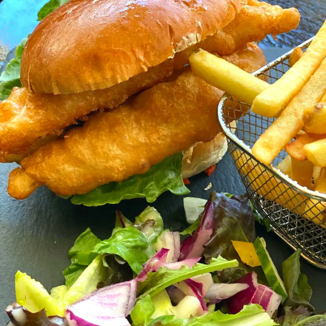 L U N C H  M E N U 🥘

A twist on the classic served up with salad and chips! Perfect for a lunchtime bite to eat 🐟

Book a table here 👇
buff.ly/3bAfpFN

#fishandchips #eatmcr #manchesterfood #ramsbottom #bury #localfoodie #topfoodnews #localguides #eatlikealocal