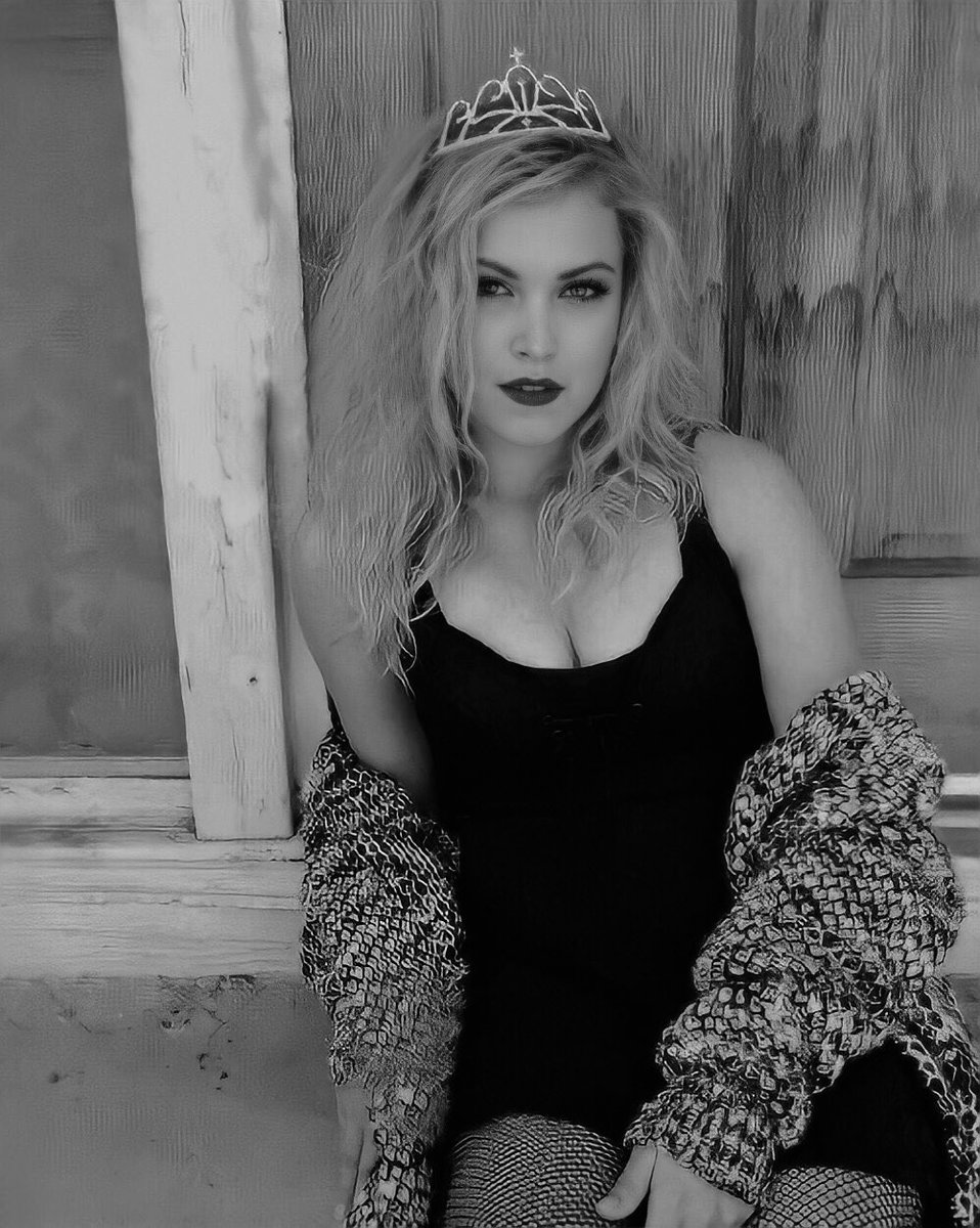 kaelthewriter's tweet photo. Maybe I Just Wanna Be Yours || A Clexa AU

Where Clarke Griffin hates Lexa Woods for trying to steal her boyfriend. Little does she know, Lexa has her eye on a different target. https://t.co/0c2fkuUxUv