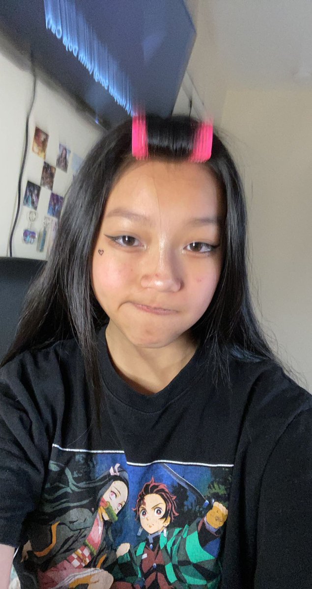 aringuyen14's tweet photo. Me when my mom caught me awake while i was pissing in the rr and then told me to go to sleep cus school starts soon lol. I fell asleep at 11pm, thinking i’d be able to sleep through the night cus i was hella tired, and now im awake cus my sisters were being loud. I <3 ROBLOX 6:15 https://t.co/yR6mtXJfYp