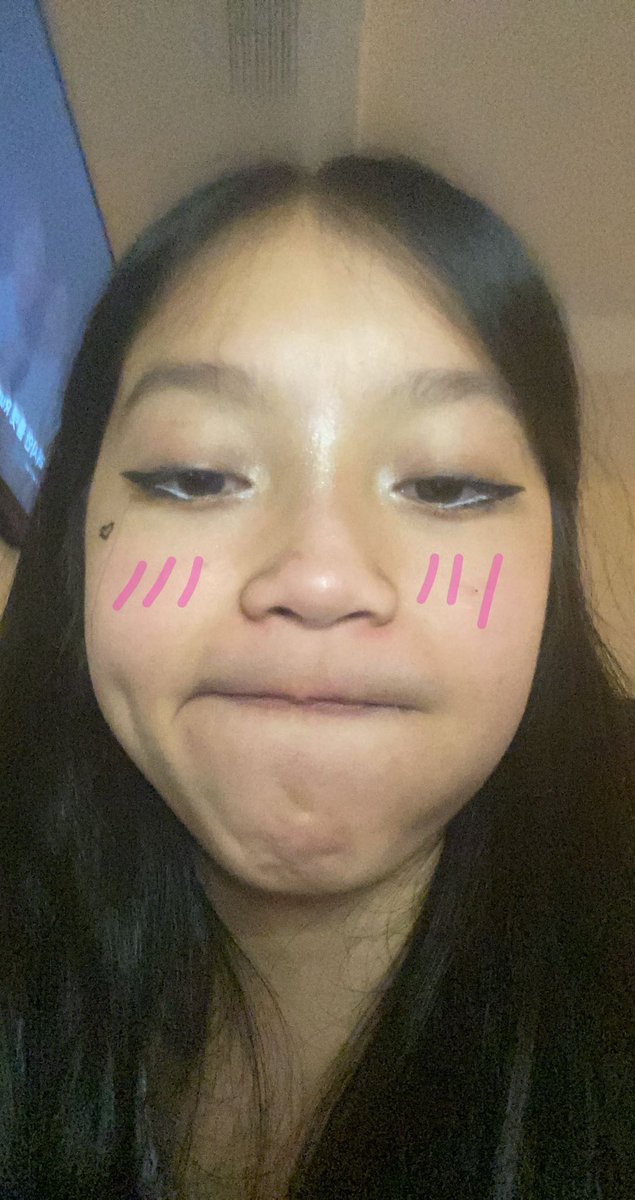 aringuyen14's tweet photo. Me when my mom caught me awake while i was pissing in the rr and then told me to go to sleep cus school starts soon lol. I fell asleep at 11pm, thinking i’d be able to sleep through the night cus i was hella tired, and now im awake cus my sisters were being loud. I <3 ROBLOX 6:15 https://t.co/yR6mtXJfYp