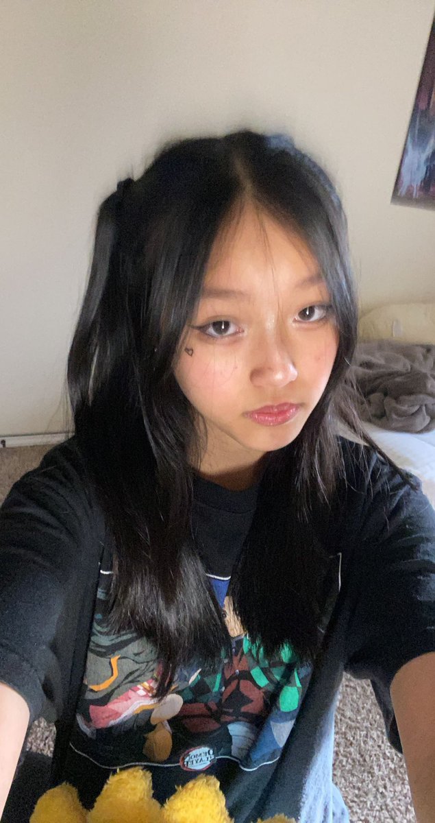 aringuyen14's tweet photo. Me when my mom caught me awake while i was pissing in the rr and then told me to go to sleep cus school starts soon lol. I fell asleep at 11pm, thinking i’d be able to sleep through the night cus i was hella tired, and now im awake cus my sisters were being loud. I <3 ROBLOX 6:15 https://t.co/yR6mtXJfYp