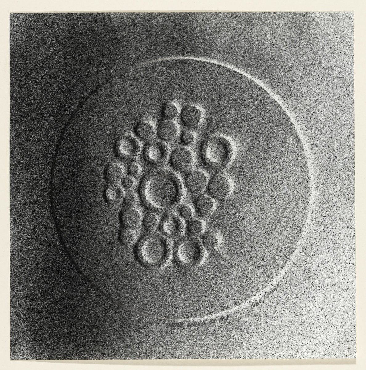 moma_drawings's tweet photo. Omar Rayo, Face Lunar, 1961 #museumofmodernart #omarrayo https://t.co/YhWhYeDOwS https://t.co/u1bEHojD3m