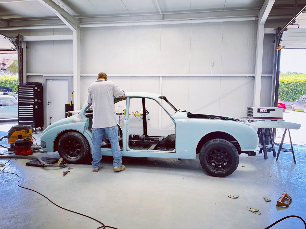 gunhillstudios1's tweet photo. Itβs paint prep time for La Carrera PanAmericana team! #lacarrerapanamericana #carprep #paintprep #carphotography #smtrimming #apparentlyracing #autohistoric #rubbingdown #gunhillstudios https://t.co/zNhhb7F3Q1