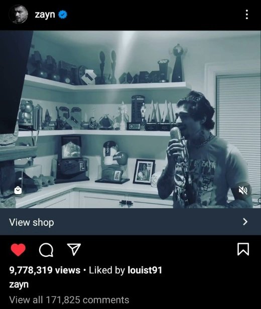 iloveheslwt's tweet photo. 12 anos de One Direction e tivemos esses surtos em 2022 #12yearsofonedirection https://t.co/SYF58HOUaa