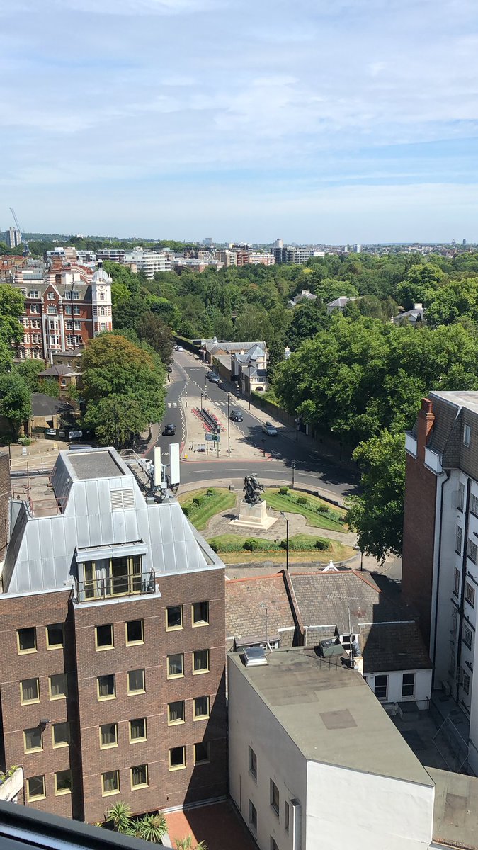 Edo__Kun_'s tweet photo. Arrived in London England! https://t.co/wI9DEL3r1U