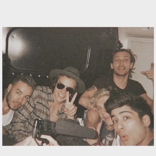 #12yearsofonedirection

эти ребята оказали настолько огромное влияние на формирование моей личности

и не проходит ни дня, чтобы я не скучала по ним