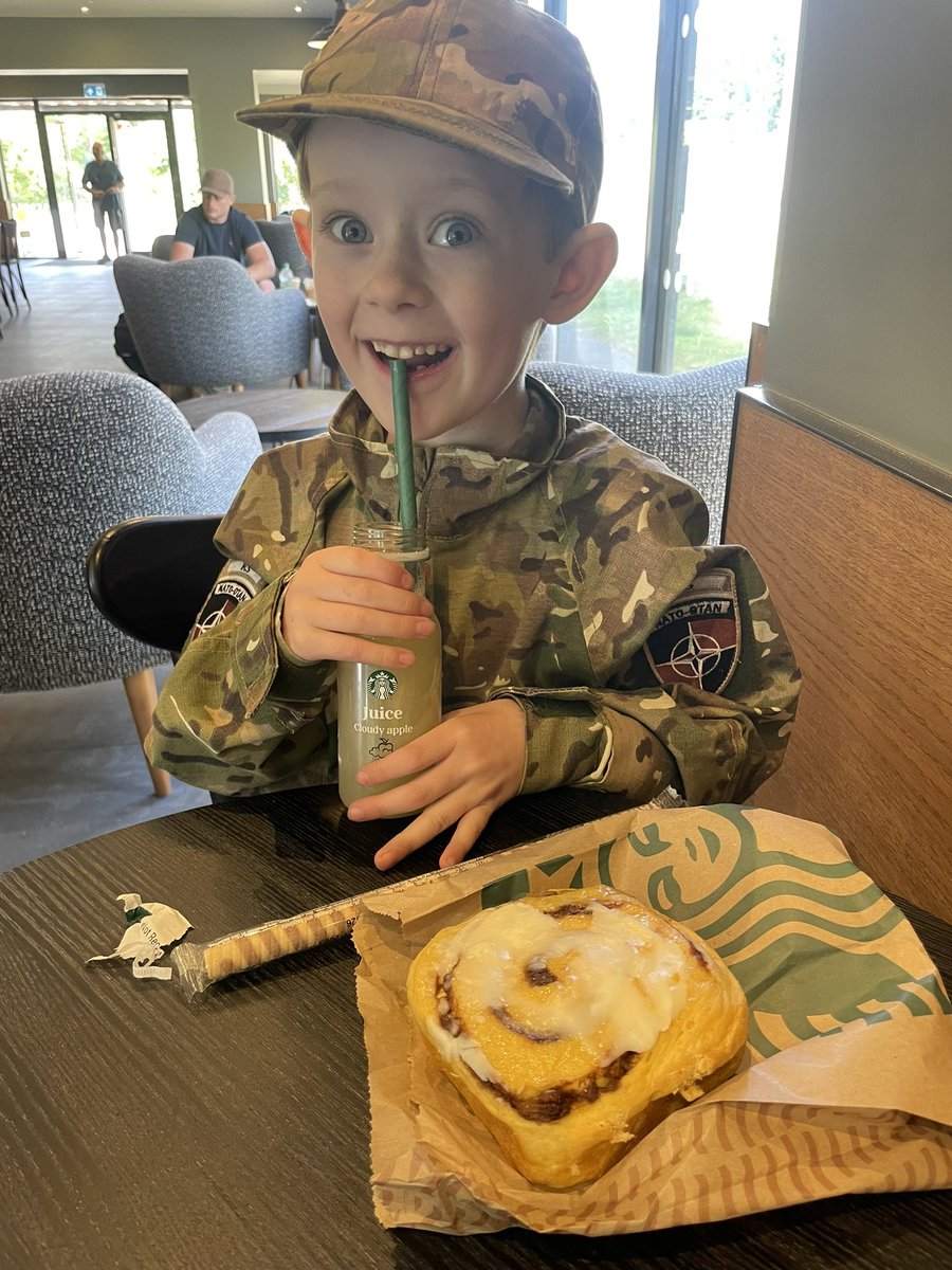 Julie Draper (@juliedraper_mac) on Twitter photo Kudos to the barista <a href="/StarbucksUK/">Starbucks UK</a> who made this young man’s day by giving him military discount on his order
#militarydiscount #BritishArmy #futuresoldier Kudos to the barista <a href="/StarbucksUK/">Starbucks UK</a> who made this young man’s day by giving him military discount on his order
#militarydiscount #BritishArmy #futuresoldier