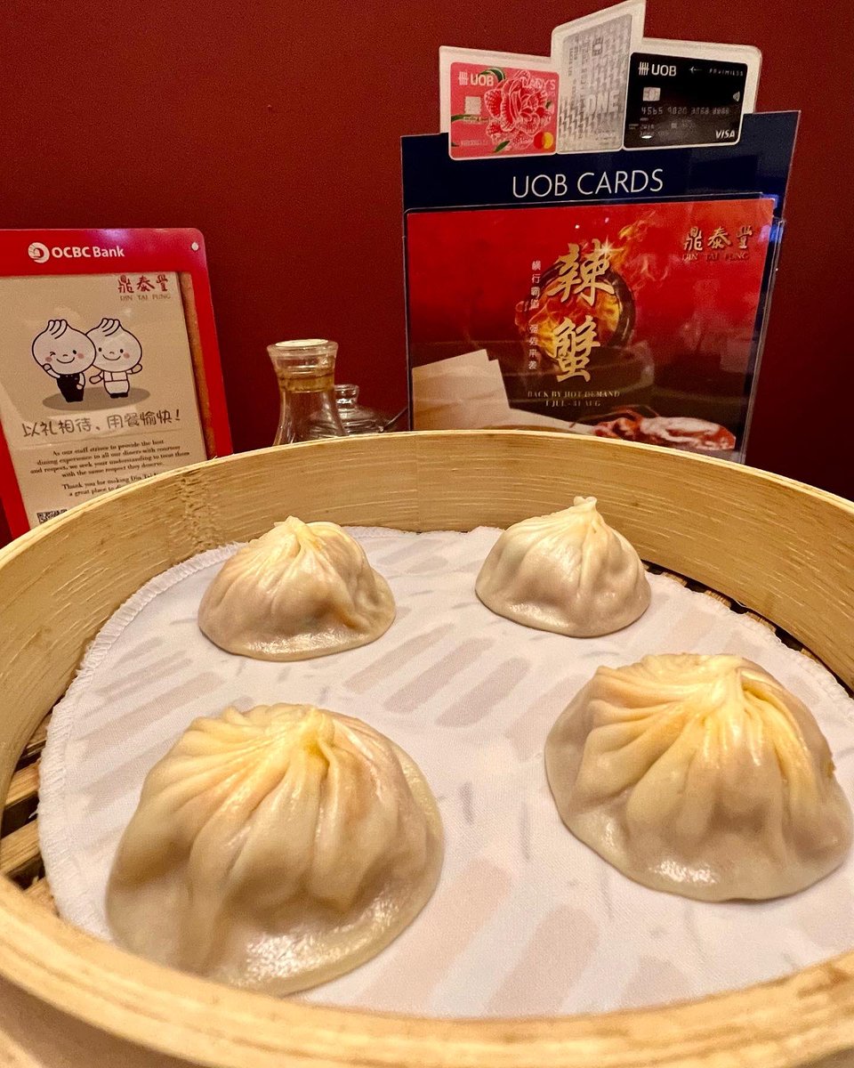 george_chen's tweet photo. Only in #Singapore: Seasonal chilli #crab meat “Xiao Long Bao” #dumplings 🦀️

I also like Ding Tai Fung’s wonton and siu mai. Feel very content to have all the dumplings in Singapore before hopefully later this year I can fly to #Taiwan, the hometown of #鼎泰豐 Ding Tai Fung 🥟 https://t.co/XwK1WFxH88
