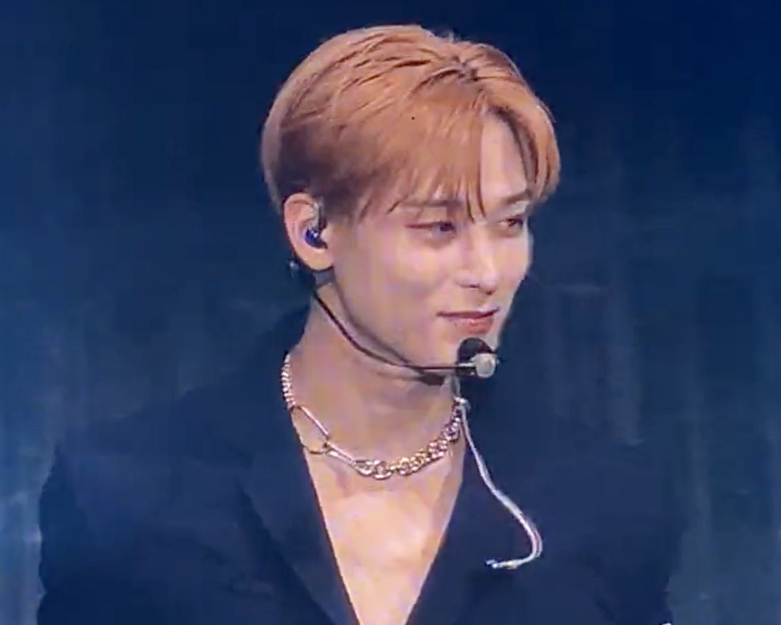 KISSYJEONS's tweet photo. juyeon looks so good today https://t.co/2Kv8eAQGpn