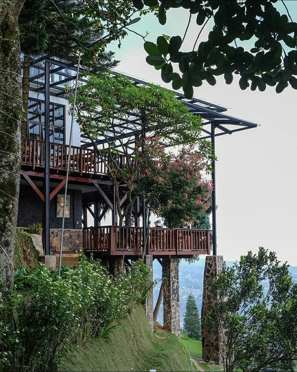 محمد ـ سائق ومرشد سياحي ـ إندونيسيا
(جبل بونشاك ـ جاكرتا ـ باندونق ـ جزيرة_بالي)
معك ٢٤ ساعة طوال مكوثك بإندونيسيا.
رجل مسلم..الصدق والأمانة عنواننا.
🚘 سيارة جيب تويوتا Inova جديدة موديل 2022م 
🏠حجز الفنادق والفلل بأسعار رخيصة ومغرية.
 واتساب / 6285224185885+  📲