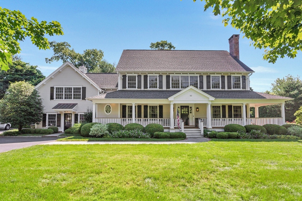 Pop by one of our 50 open houses taking place this weekend. Like this idyllic Colonial in #Darien boasting 5 bedrooms &amp; fantastic curb appeal. 10 Wakeman Road in Darien, CT listed by Caroline Hanley. Click to view the full list of open houses: hlre.co/2YsWX7Q.