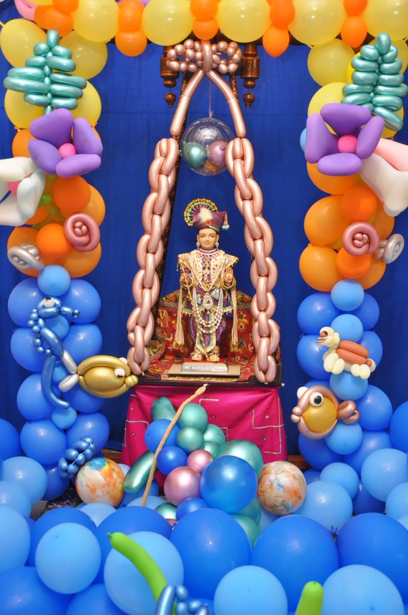 hkshastri23's tweet photo. Balloon Decoration Hindola Darshan
#Hindola2022 #balloons #balloondecor #balloondecoration #balloondesign #hkshastri23 #hidolamahotsav #hindolabhajan #hindolakirtan #hindola #hindolautsav #HindolaDarshan #HindolaDecoration #HindolaIdeas #swaminarayankirtan #hindoladarshan https://t.co/9e4g6YuzgO