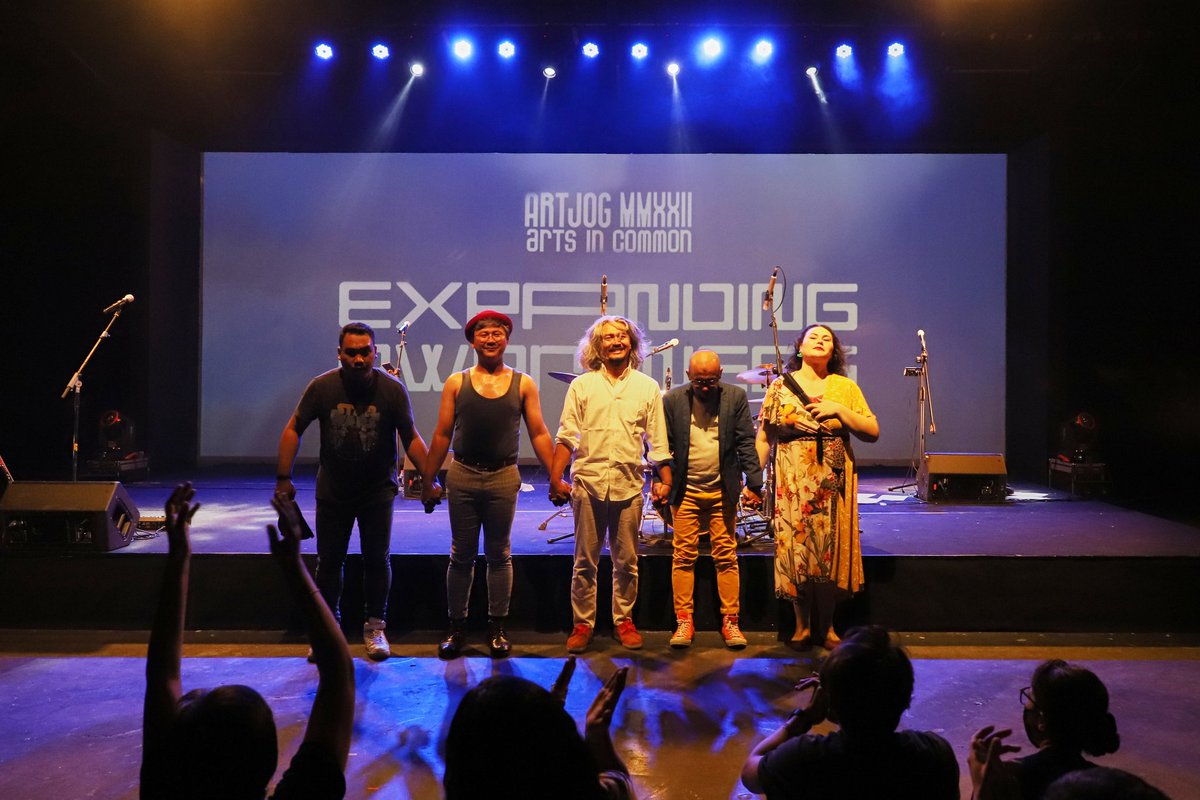 artjog's tweet photo. Masih ada dua pertunjukan spesial di akhir minggu ini, jangan lewatkan!

#ARTJOG #ARTJOGMMXXII #artsincommon #expandingawareness #weeklyperformance #AslinyaKami #TheEverydayBand https://t.co/AM2eHngo2O