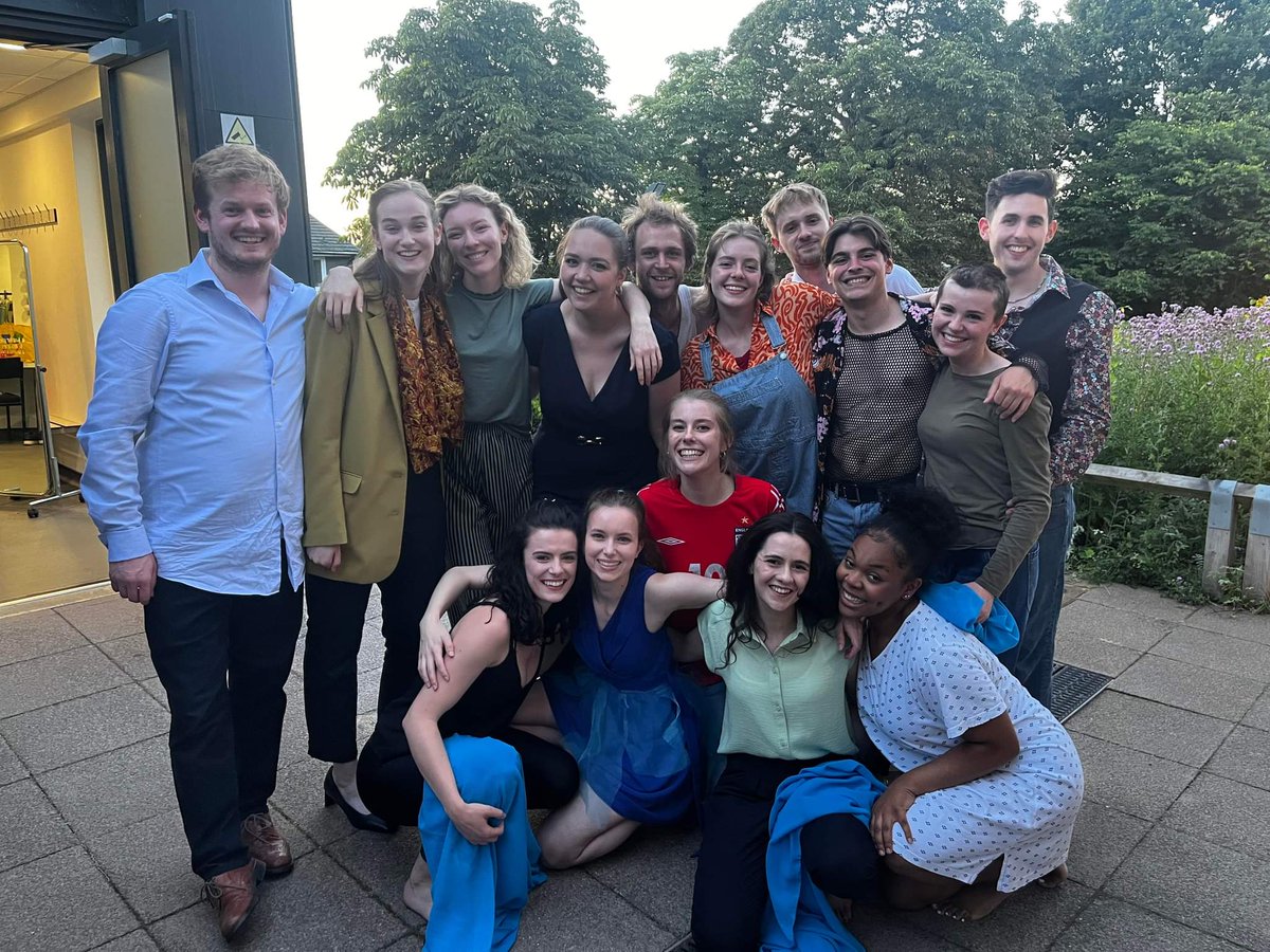 elleoharaacts's tweet photo. Final show team @E15actingschool 🥰 

#MAacting #dramaschool #theatre #mundusetinfans https://t.co/Y2GVmfsnCU