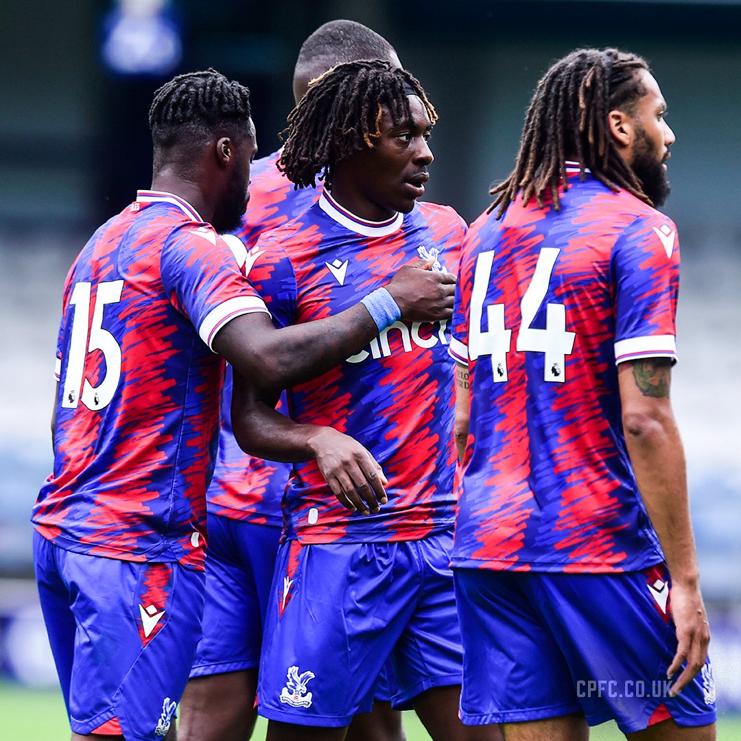 Crystal Palace F C All Of Loftus Road Applauded This One Cpfc T Co Hleub9w0u8 Twitter