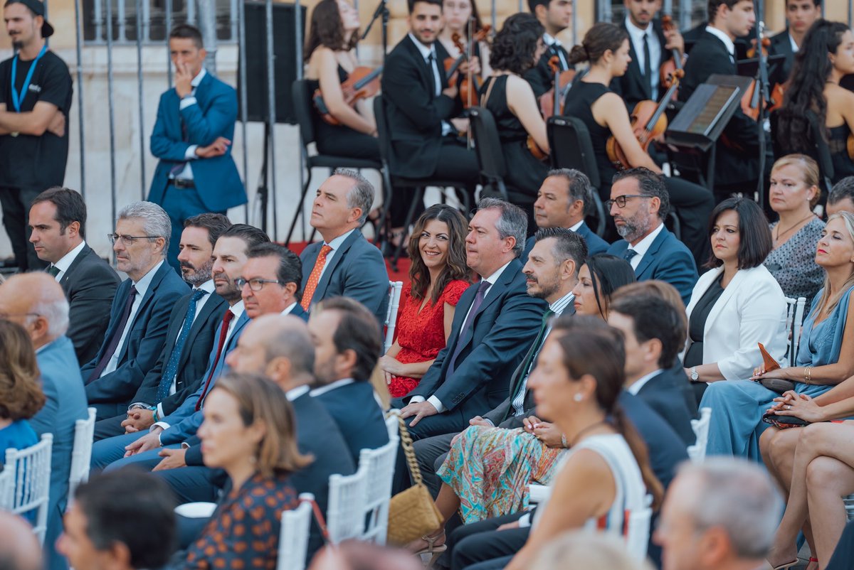 Macarena_Olona's tweet photo. Enhorabuena @JuanMa_Moreno, Presidente de #Andalucía. Con lealtad al pueblo andaluz, @AndaluciaVox desea el acierto de tus pasos. Por el bien de Andalucía. Ahí estaremos. https://t.co/Ffpa2yeXEk