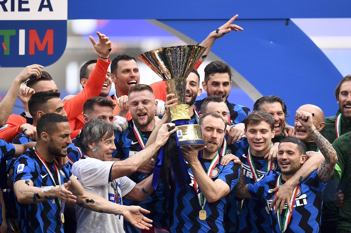 IFTVofficial's tweet photo. “Inter are the favorites for the Scudetto again. Milan did an extraordinary thing, but repeating it is always difficult”

🗣 Allegri via DAZN 🏆 https://t.co/rZZtK2yBj5