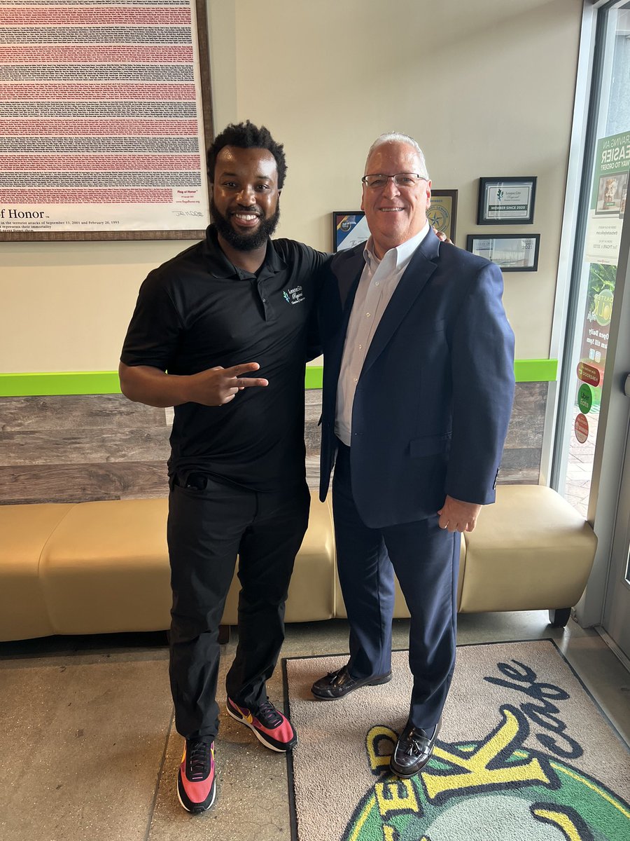 Great lunch meeting yesterday with Dewan Clayborn, President and CEO of the League City Regional Chamber of Commerce.