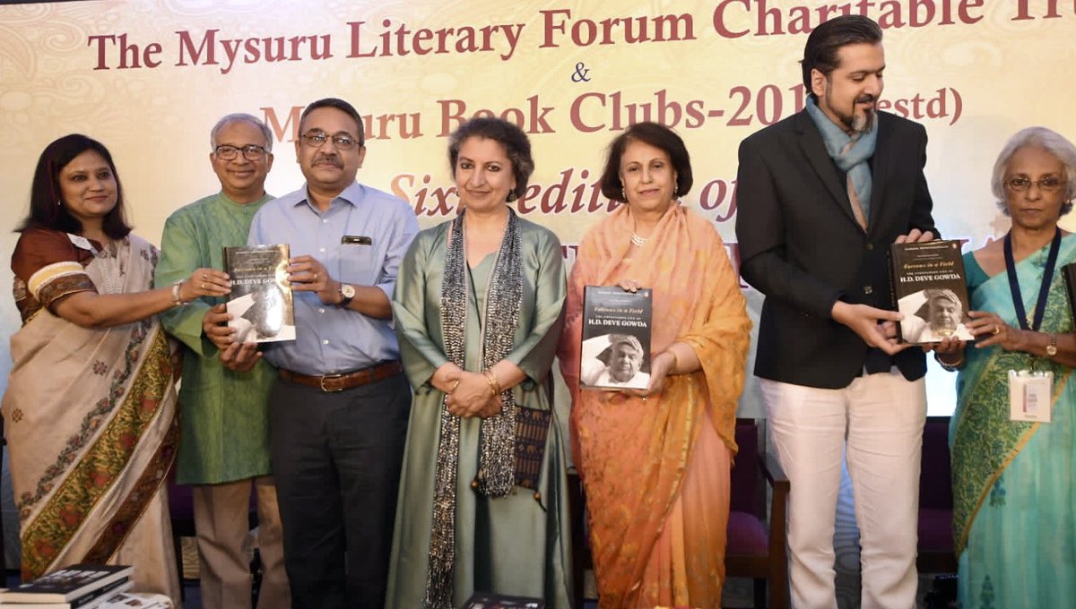 My ⁦@H_D_Devegowda⁩ biography #FurrowsInAField had another launch at ⁦@mysurulitfest⁩ today. Seen are #PramodaDeviWodeyar of the Mysore royal family, ⁦composer ⁦@rickykej⁩, novelist #GeetanjaliShree, author-friend #AroonRaman and lit fest curator #ShubhaUrs