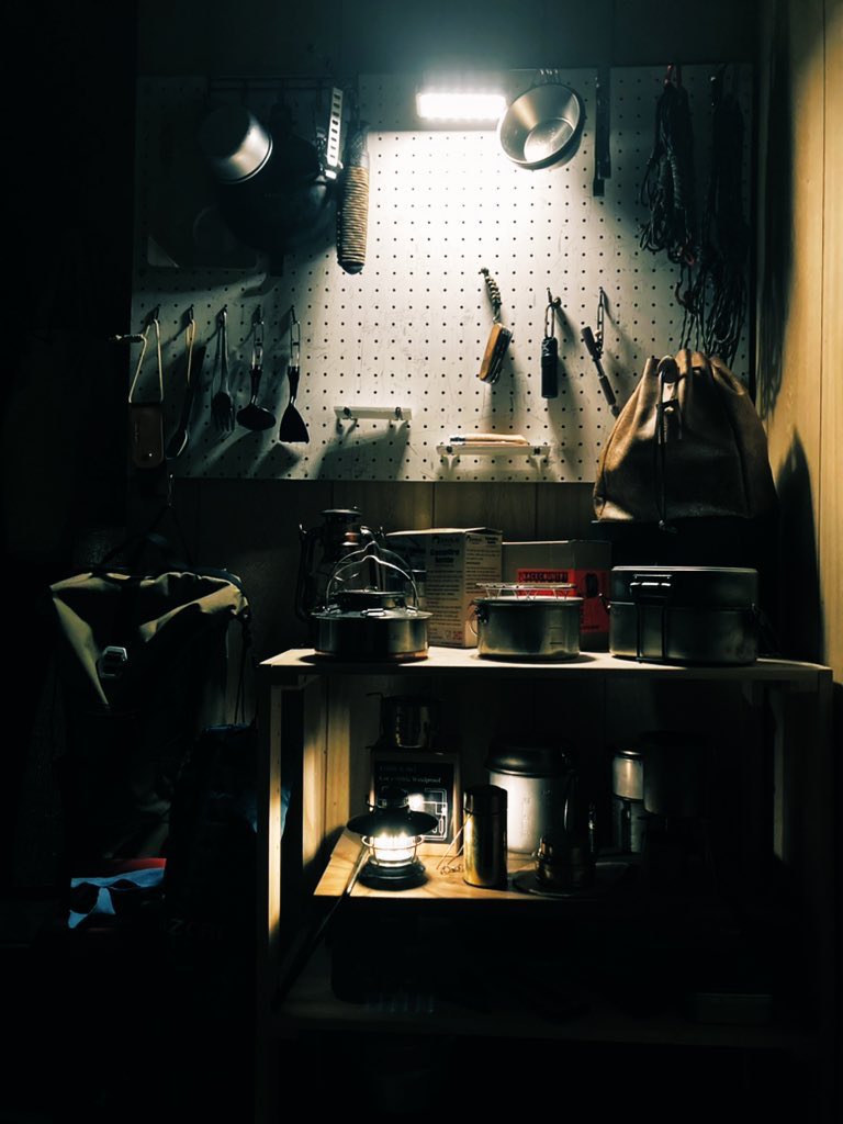 PalPizza1's tweet photo. 今夜は道具部屋で晩酌する😆 https://t.co/V0ecSsPqxa