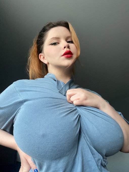 do you like my new t-shirt?✨ https://t.co/VGjIHz2gn2