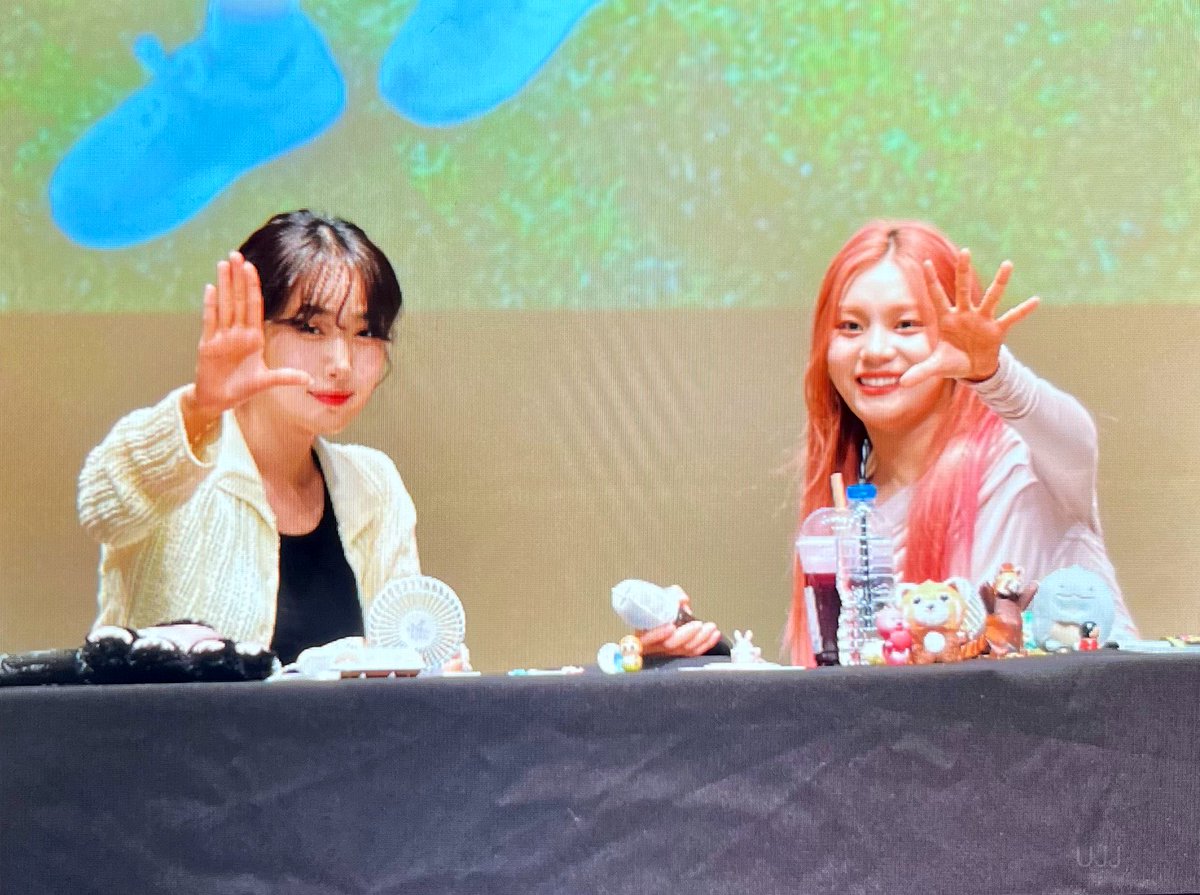 220723 팬싸 프리뷰

#비비지 #VIVIZ #엄지 #신비 #UMJI #SINB #예오니