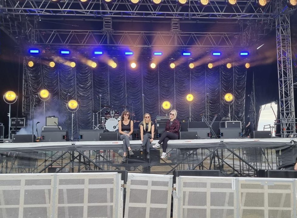 gwritereventsuk's tweet photo. Who runs the world? 💃🏼 Our all female event management team are ready for ladies day at @NewcastleRaces with the brilliant Rosie Ramsey and @massaoke 🎤🐎🥂

#liveafterracing #wemakeevents #ladiesday https://t.co/InoecwfcsB