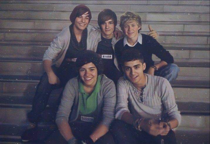 Saraharry1823's tweet photo. Más que felíz de verlos crecer y verlos tomar su propio camino, los amaré siempre,gracias por darme la mejor adolescencia ❤

* playlist by one direction sonando de fondo * 

#12YearsOfOneDirection #12YearsOf1D https://t.co/TKR0RJR56L