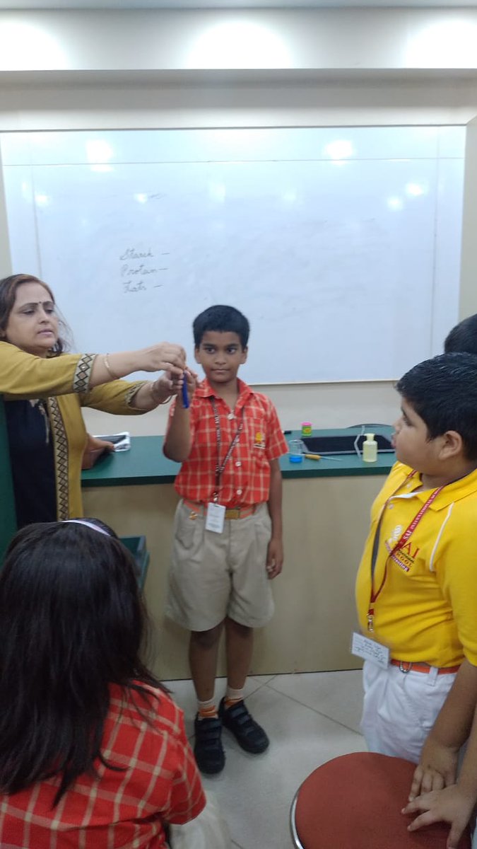 SAI_Edu_In's tweet image. The children of Class-IV learned about different types of nutrients and also performed experiments to mark the presence of carbohydrates, fats and proteins in different food samples. 
#nutrients
#iodinetest
#biurettest