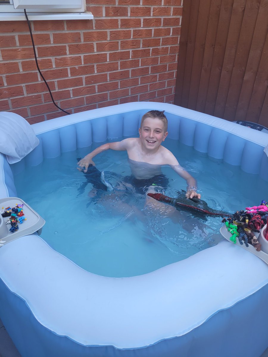 sarahjmoore83's tweet photo. @HighgateSileby #50ThingsToDo number 2- paddle in a pool, hot tub fun https://t.co/l6ciwD2a9W