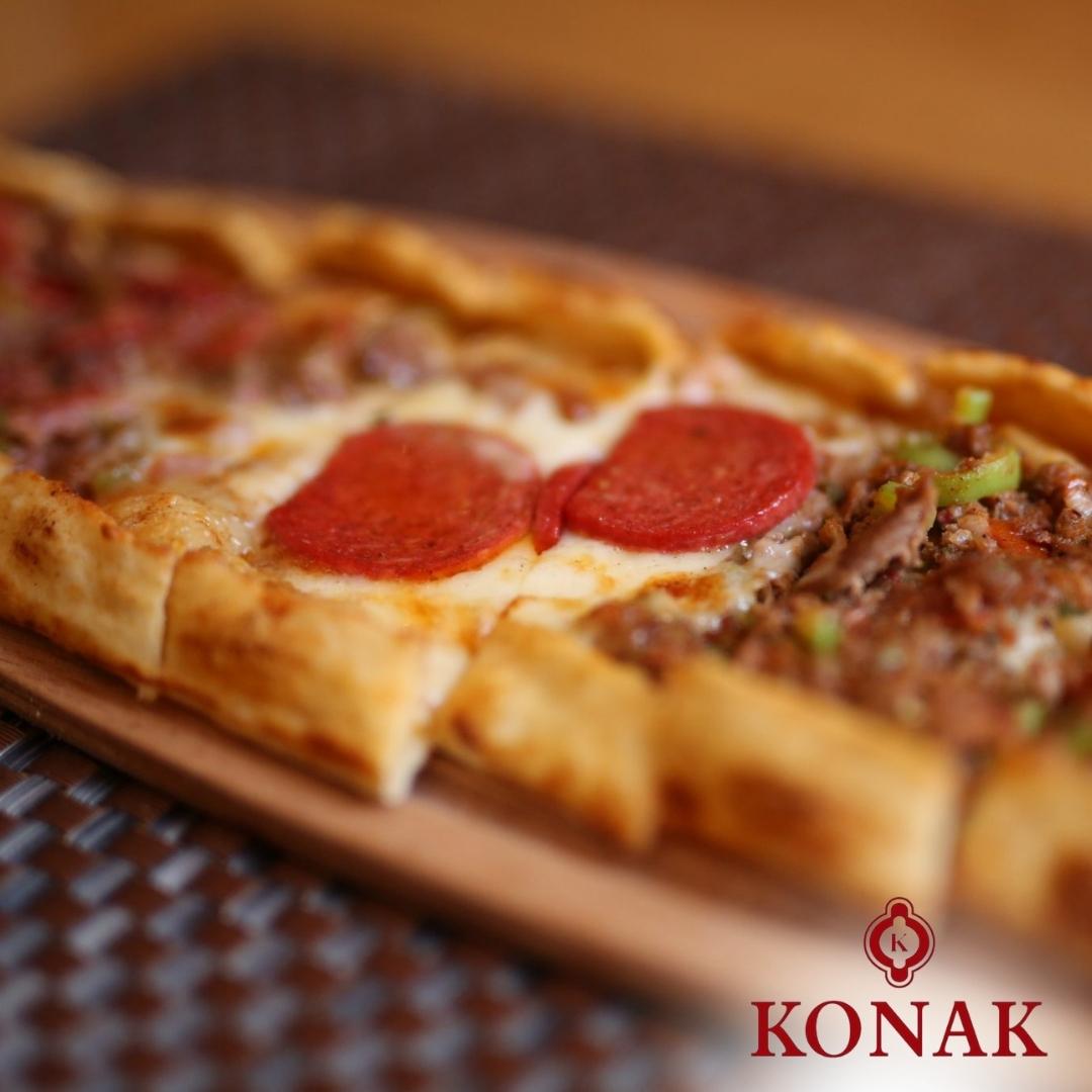 Meşhur Konak Kebap Pidemizi Denediniz Mi ?

Have you tried our famous Konak Kebab Pita?

#konakkebap #konakkebaptaksim #kuzuşiş #kebap #güveçtemantarlıkuzu #güveç #çöpşiş #iskenderkebap #lahmacun #pide #adanakebap #köfte #urfakebap #salata #meze
