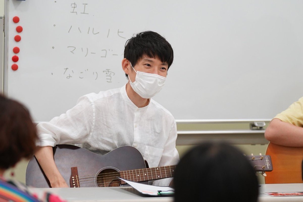 Yohei_rubik's tweet photo. 今日は朝から晩までバタバタと忙しかった…

中でもハイライトはグループレッスンの発表会。

皆さん素敵な演奏を聴かせてくださいました。

レッスンさせていただける事の幸せを実感するイベントのひとつです。

#姫路 #ギターレッスン #リビング https://t.co/LCjdrgACHS