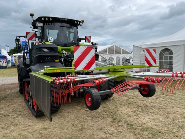 OrdigaDe's tweet photo. 🚜 Passende Landmaschinen, Baumaschinen, Gabelstapler und Nutzfahrzeuge findest du auf https://t.co/hYwliIYFNE https://t.co/Xw6Ju7omRW