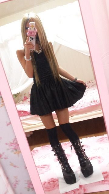 EnigmaLaz_2nd's tweet photo. When you're supposed to be a gyaru, but you're also into goth as fuck...

✨ G O S H I K K U · G Y A R U ✨

There's also Rokku Gyaru and I love it as well ! 🥺

#goshikkugyaru #gothicgal #gothgal #gothicgyaru #gothgyaru https://t.co/1VVxoYzGIm