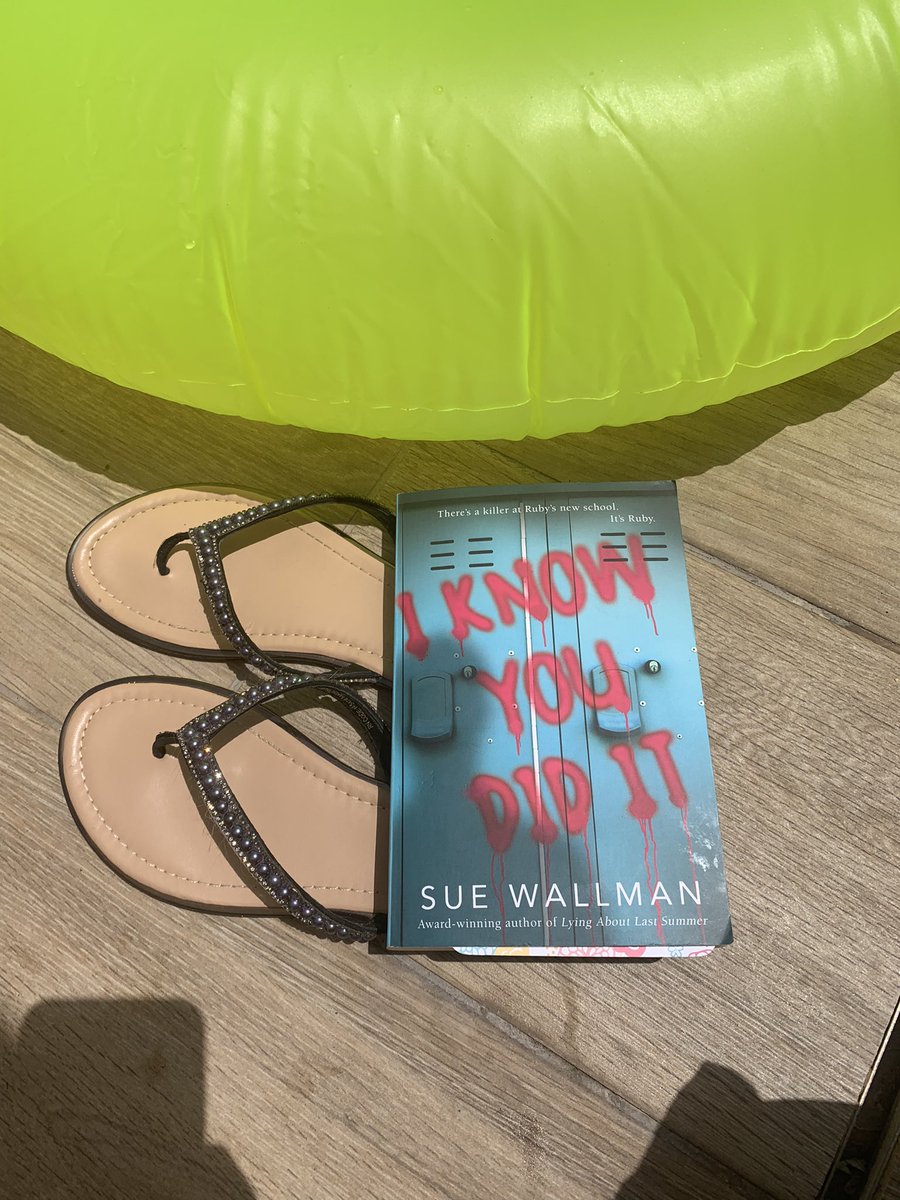 HollyLodgeLiver's tweet photo. What you are you reading this summer? Y9 read this fabulous thriller during form time! #Hollylodgelife #expecttoachieve #HLReads #FTReading https://t.co/2THslxWOgh