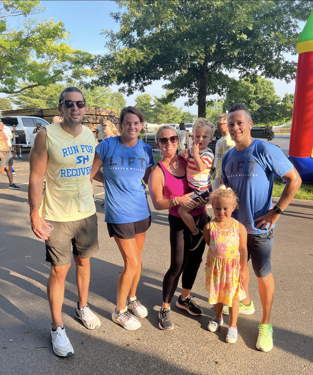 crystal_obrien9's tweet photo. 5K with my top ππΌππ»ββοΈππ»ββοΈ buddies to support a cause thatβs close to my β₯οΈ! #runforrecovery2022 https://t.co/OxK7kMCPwe