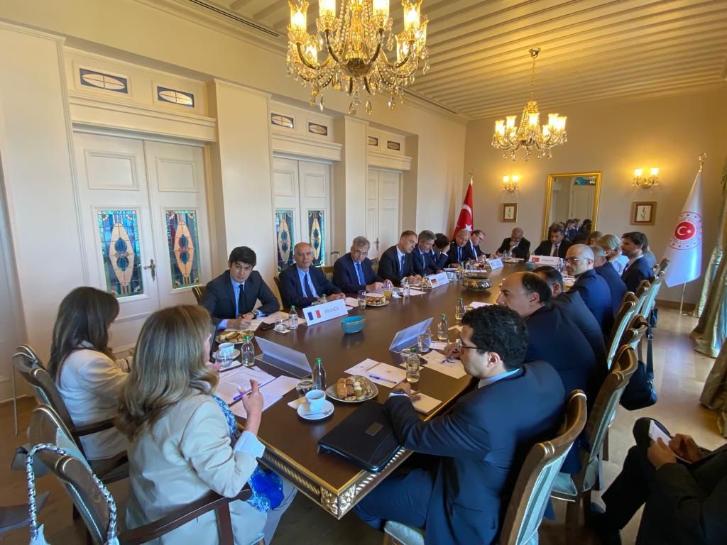دعيت يوم الخميس في إسطنبول لحضور اجتماع بضيافة الحكومة التركية حضره مسؤولون كبار من جمهورية مصر العربية وفرنسا وألمانيا وإيطاليا والمملكة المتحدة والولايات المتحدة. ومن بين النقاط المهمة التي ناقشناها: