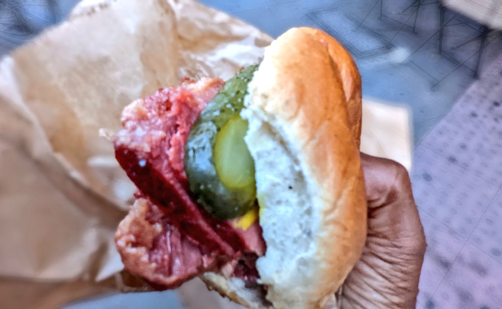 sh3k1n4h tweet media