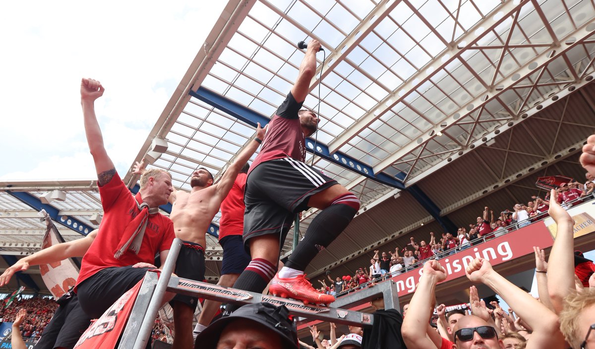 1_fc_nuernberg's tweet photo. Gönn dir, Vale! 😜

#fcn I #FCNSGF https://t.co/xT28SvOb8B