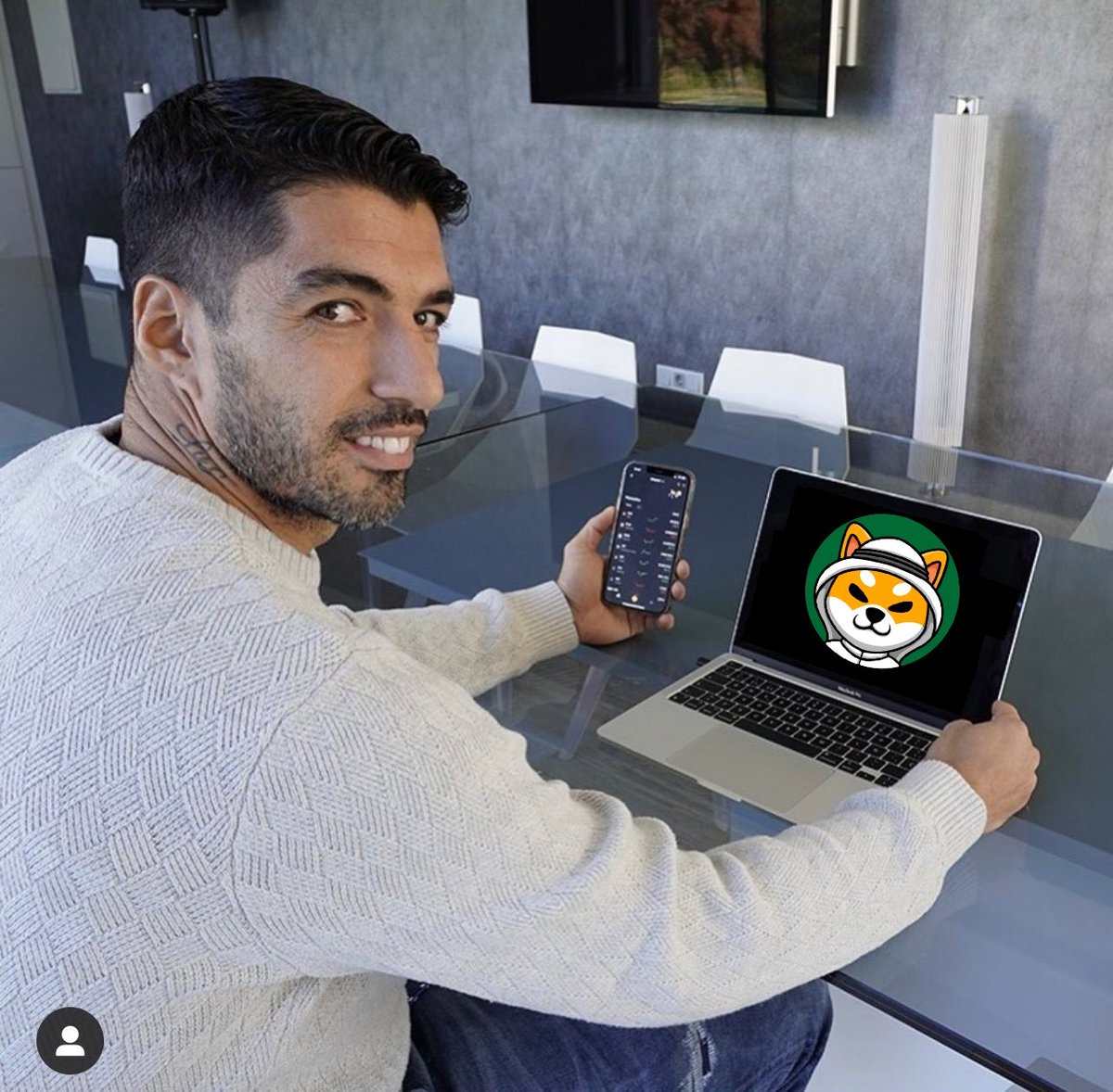cinu1122's tweet photo. @LuisSuarez9 This picture looks very handsome 😎  @SAUDISHIBTOKEN https://t.co/M3hWq7j2zf